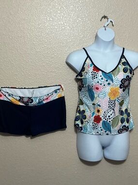 Esprlia Floral Print Tankini Top and Solid Swim Shorts - Multicolor.  NWOT